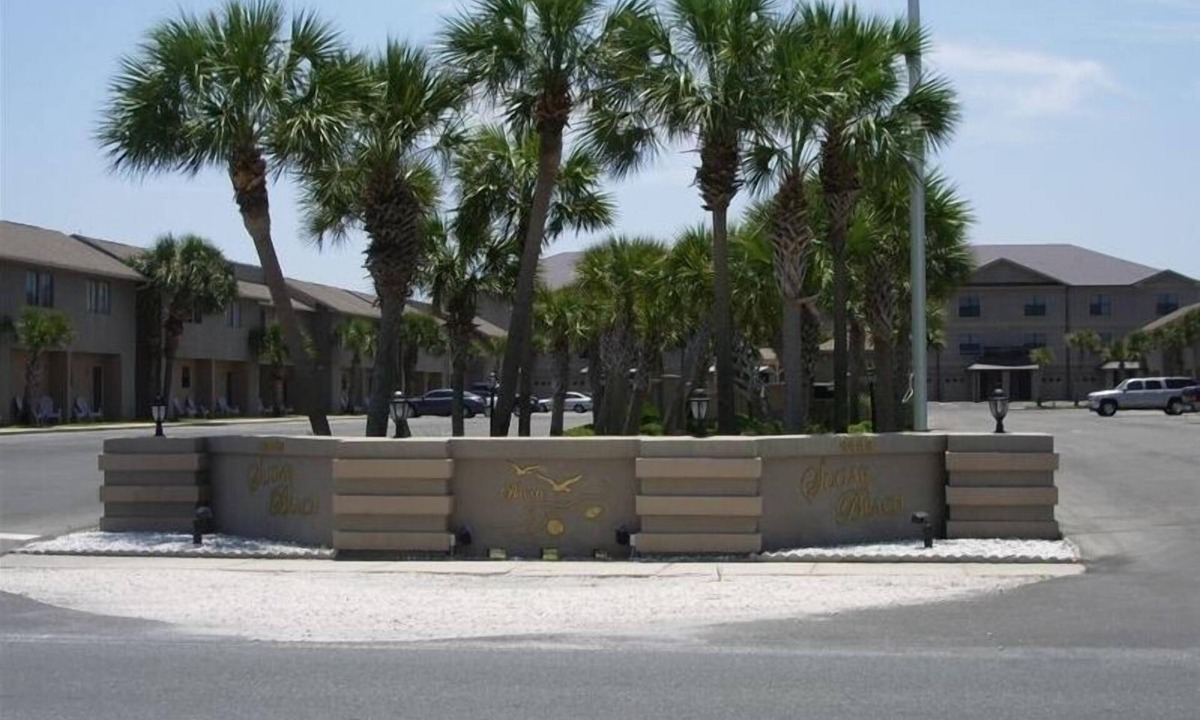 Sugar Beach House | FIVE STAR NAVARRE BEACH CONDO WHERE CONVENIENCE MEETS LUXURY
