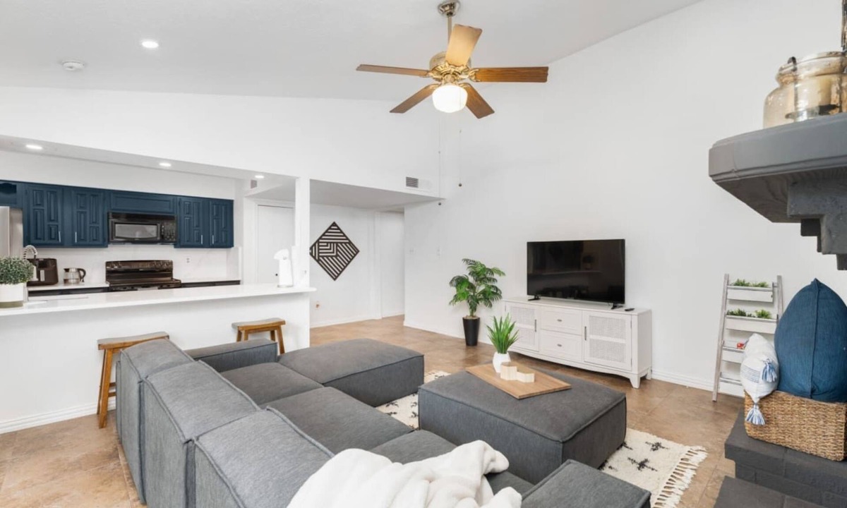 Flower Mound House | Flower Mound 4BR | BBQ + Playset, Sleeps 8
