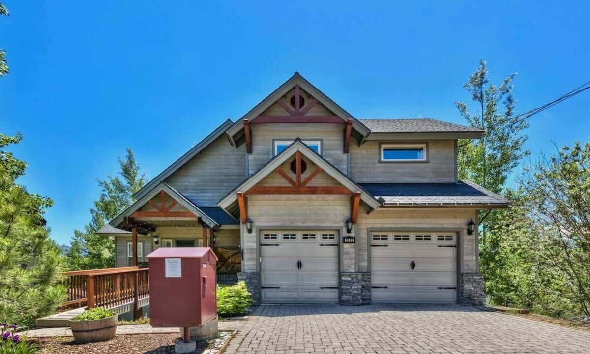 South Lake Tahoe Cabin | Forest Mtn Lodge: Hot Tub, Game Room, Trails