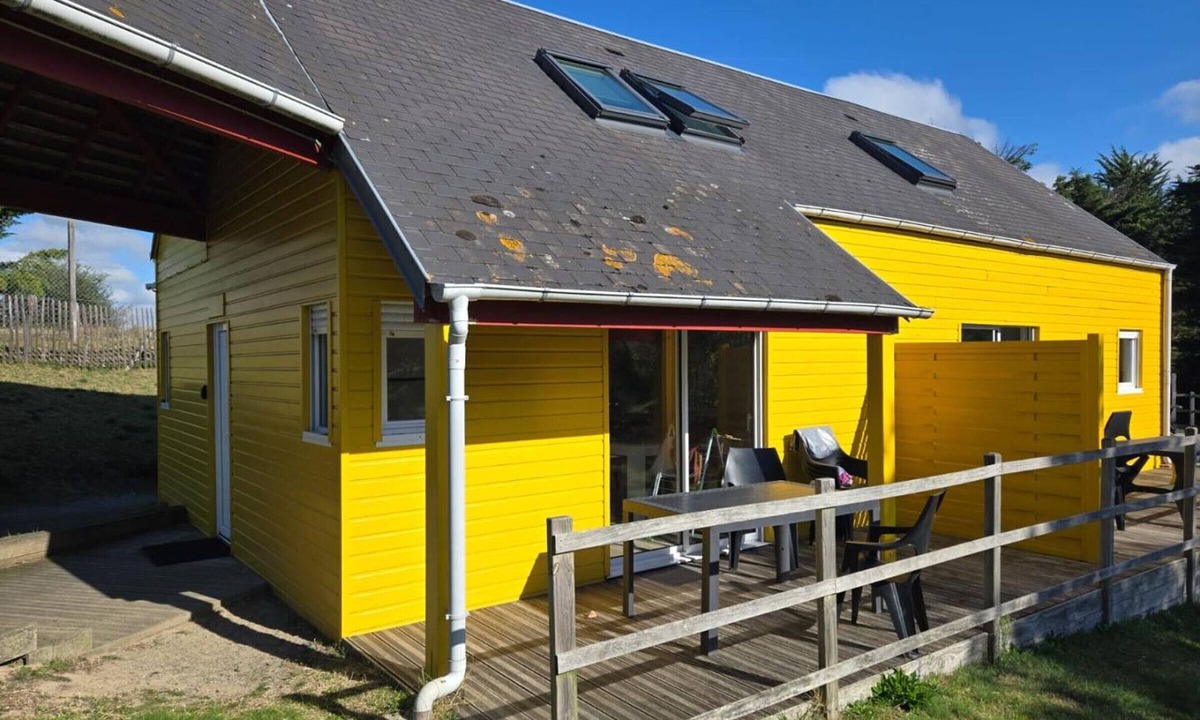 Saint-Martin de Brehal Cottage | Charming Beachside House in Bréhal with Terrace, BBQ, and Wi-Fi