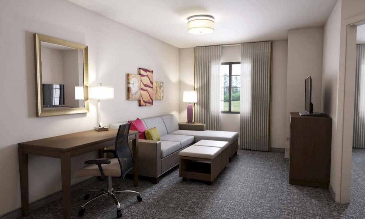 Lafayette Condo | Free Breakfast. Indoor Pool. Great for Groups + Only 5 Miles to Purdue University.