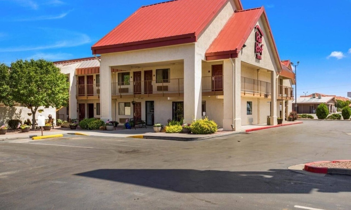 Allison Hotel | Free Breakfast & Pool Retreat | 3.6 mi to Historic District