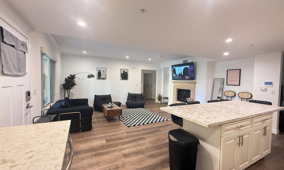 Lamanda Park Apartment | Free Garage parking and spacious APT in phenomenal Pasadena