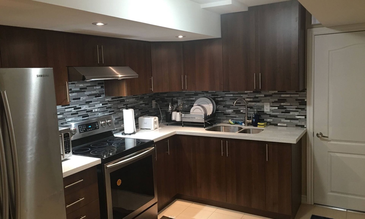Brampton House | Fully Furnished 2 Bedroom Bmt Apartment - Separate & Private