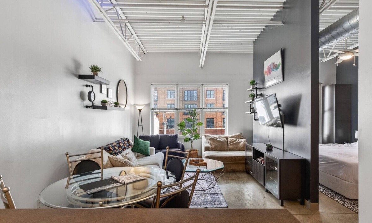 Short North Condo | Funky 1BR Studio w/Parking | Heart of Short North