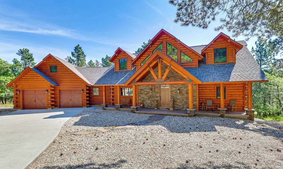 Deadwood Cabin | Furnished Decks & Game Room: Sturgis Rally Cabin