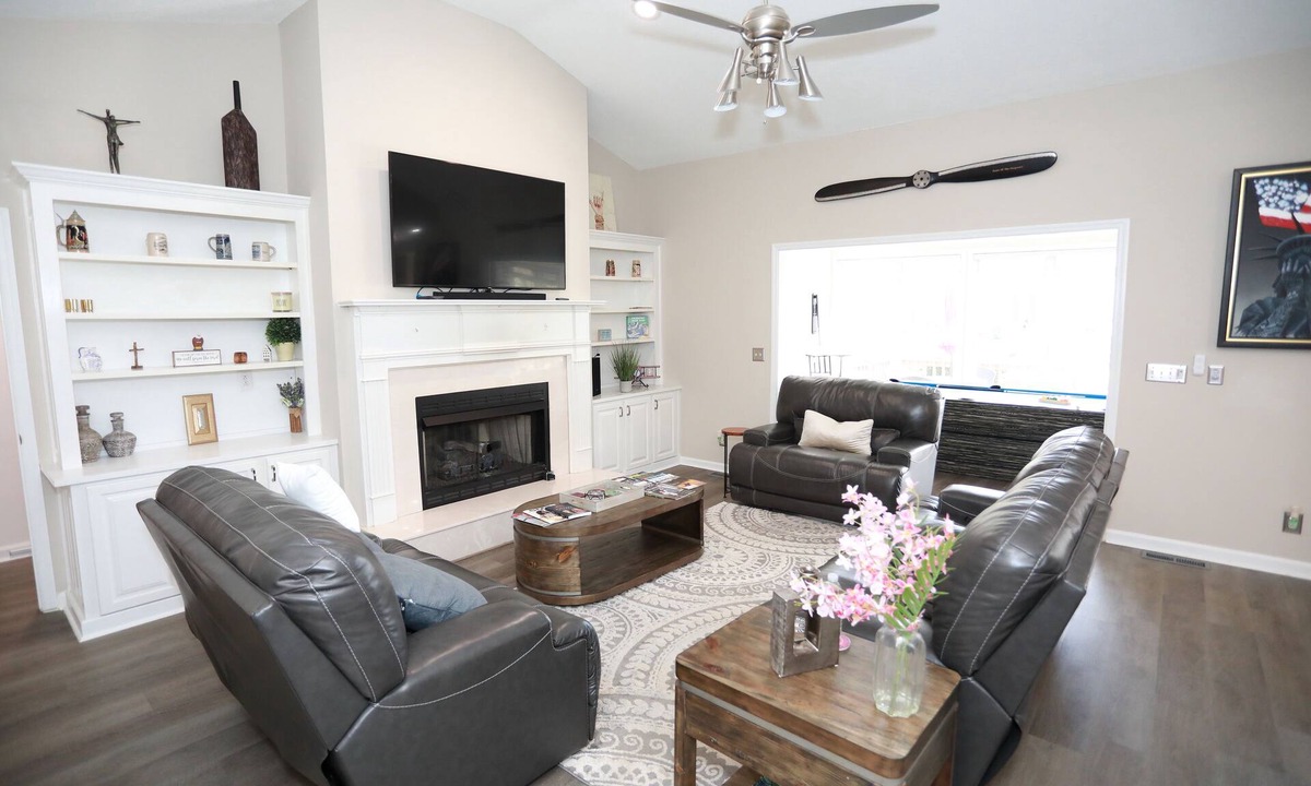 Warner Robins House | Golf Course Retreat w/Sunroom, Pool Table & Patio