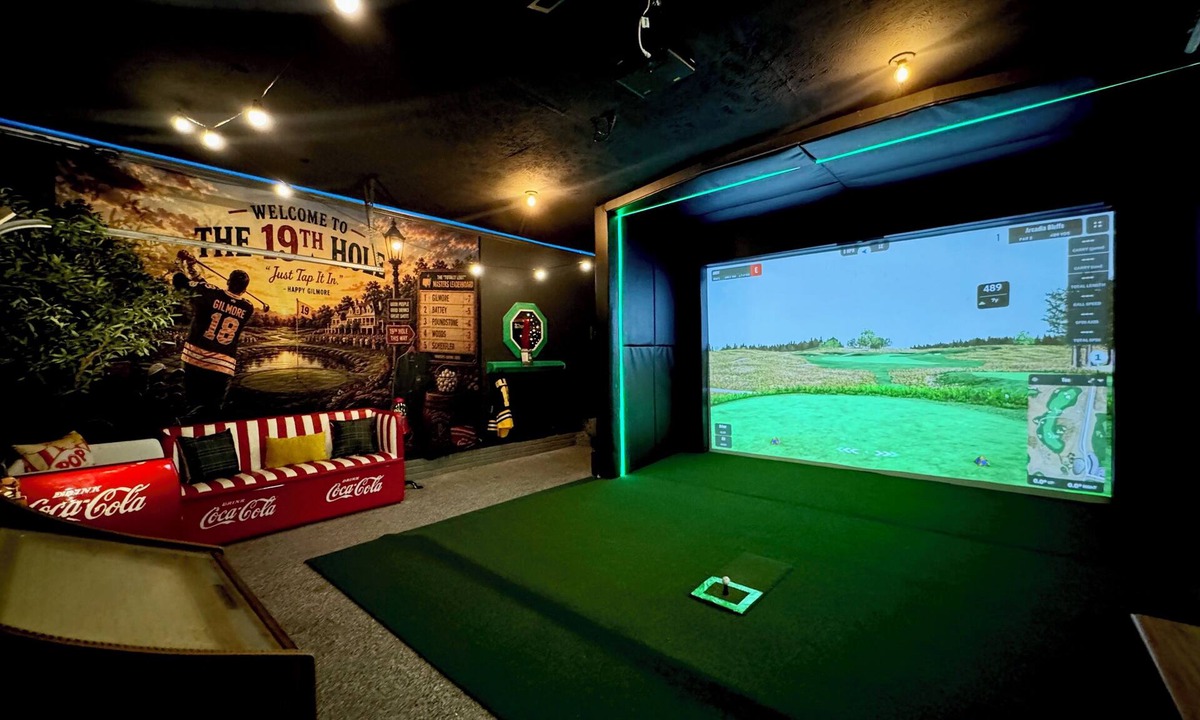 Bloomington House | Golf Simulator, hot tub, best location!
