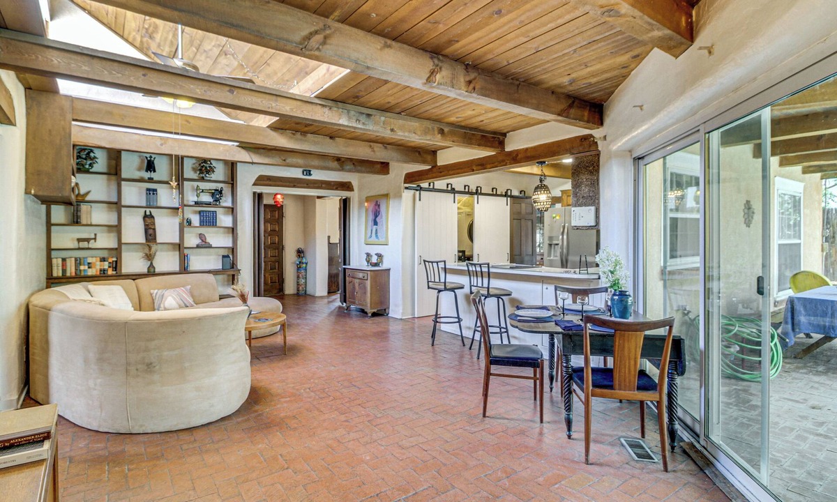 Northeast Heights Cottage | Gorgeous Adobe Home: Classic Santa Fe Style in ABQ