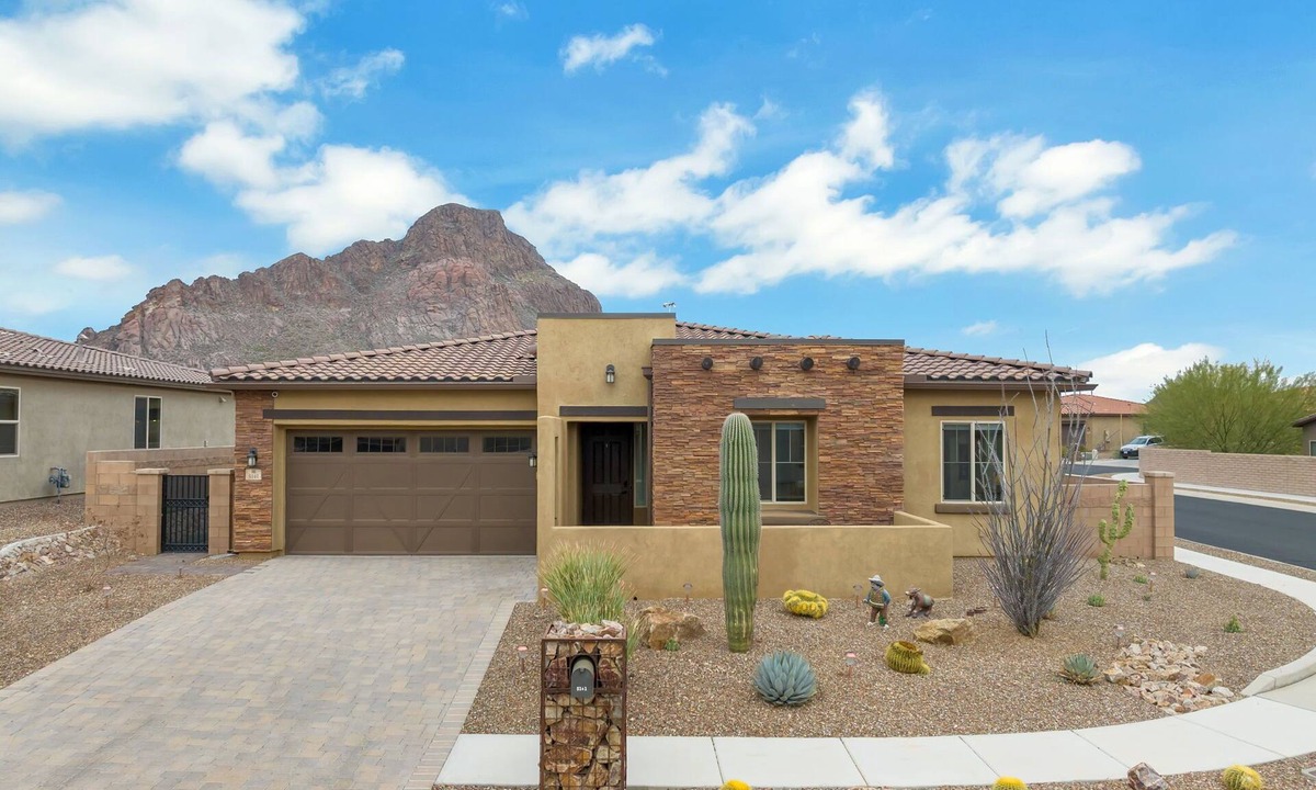 Starr Ridge House | Gorgeous custom home with spa, heated pool, outdoor kitchen and game room!