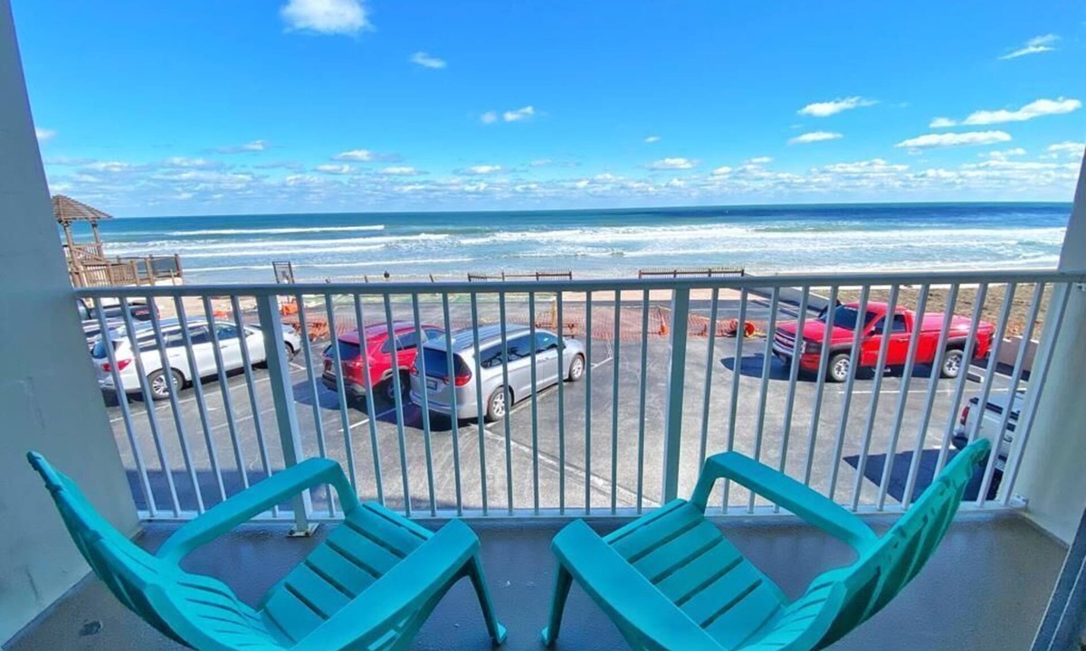 South Peninsula Historic District Apartment | Gorgeous Ocean Front W/Private Balcony in Daytona