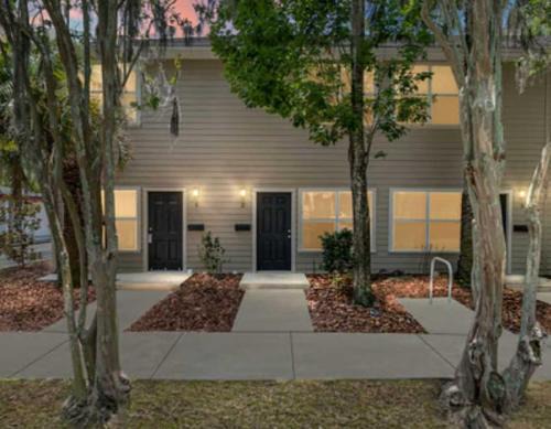 Innovation District Apartment | Gorgeous Townhome UF Campus Adjacent Full Kitchen
