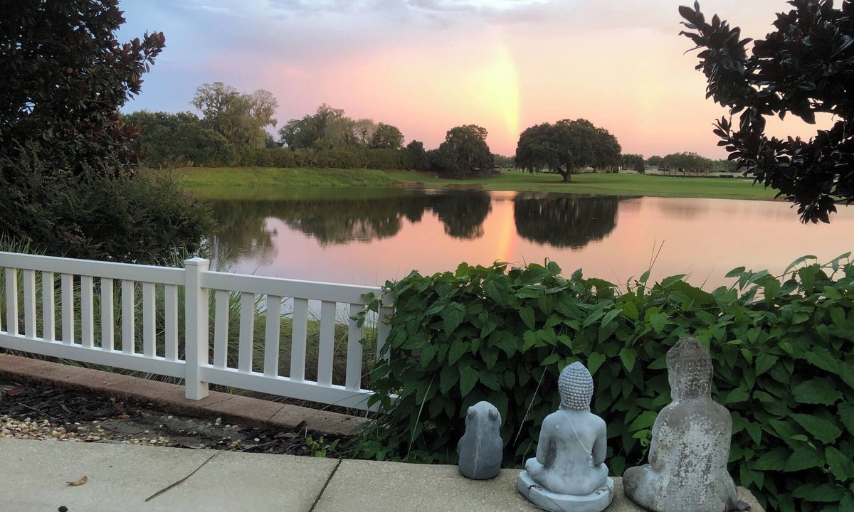 Virginia Trace Villa | Gorgeous WATERFRONT 2/2 Villa - Walk to Lake Sumter Landing!