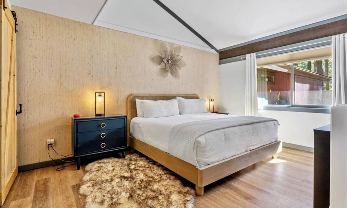 Graeagle House | Graeagle Meadows Luxury Pet Friendly Modern A/C
