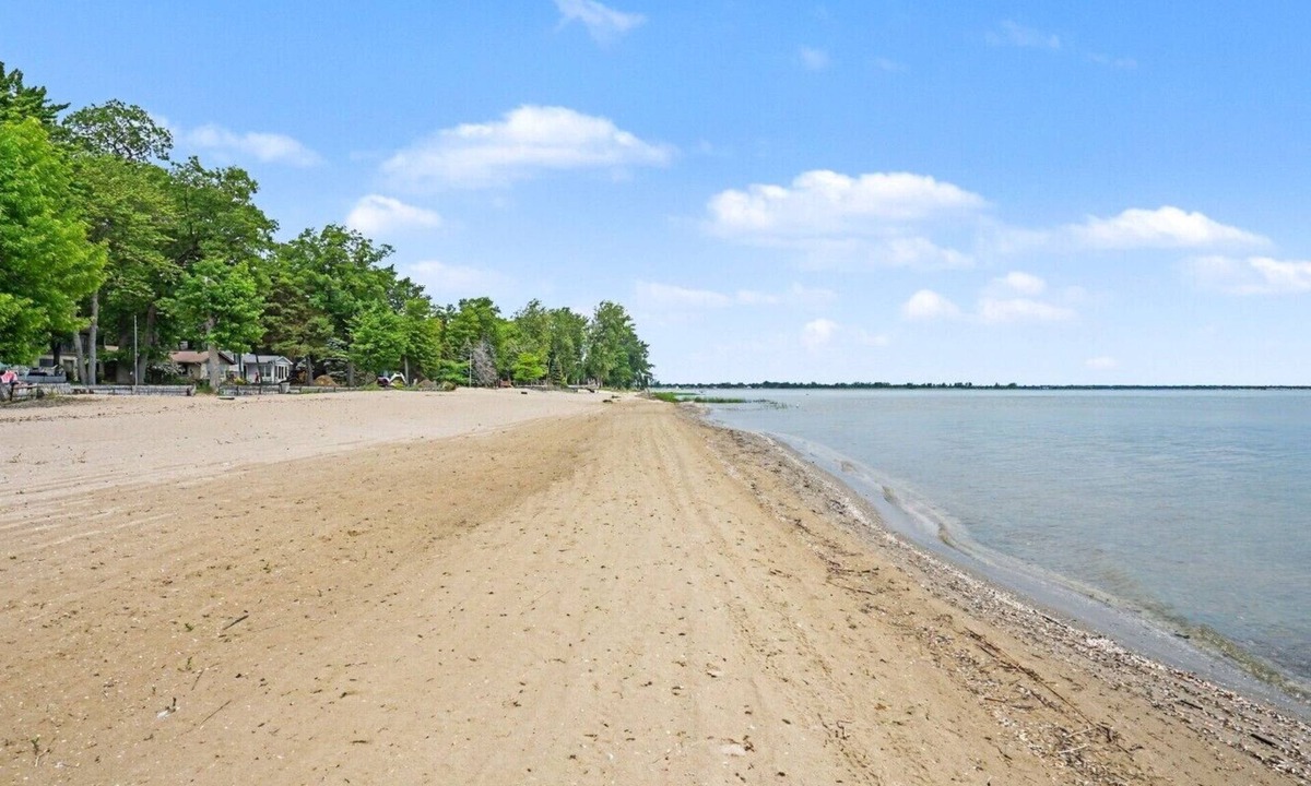Au Gres House | Granny`s Cabin on Sandy Lake Huron