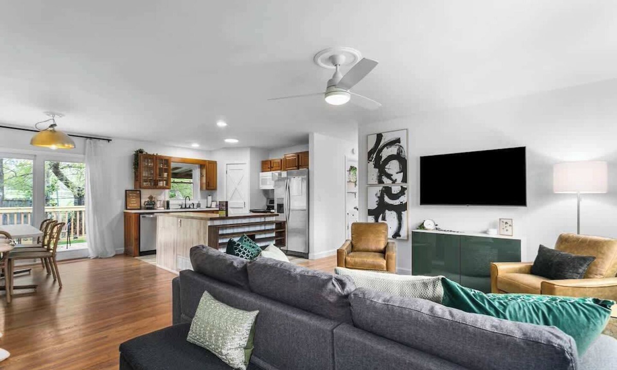 Shawnee House | Great for Families Sleeps7 15 mins to KC