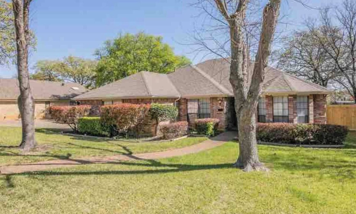 Handley House | Great home w/deck in E Fort Worth by AT&T Stadium & Arlington, TX Entertainment