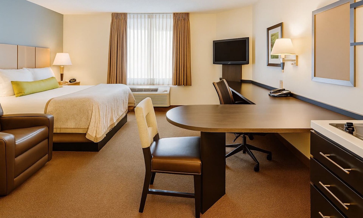 Somerset Hotel | Great Relaxing Overnight Stay! Comfortable unit to enjoy! Near Parks and Airport