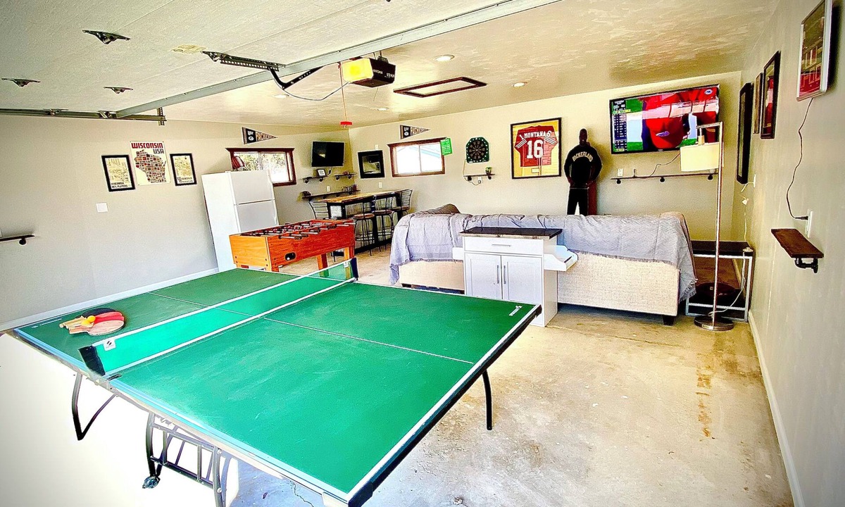 Green Bay House | Green Bay Packer Games, Resch/Expo 4-bedroom house less than 1 mile from Lambeau