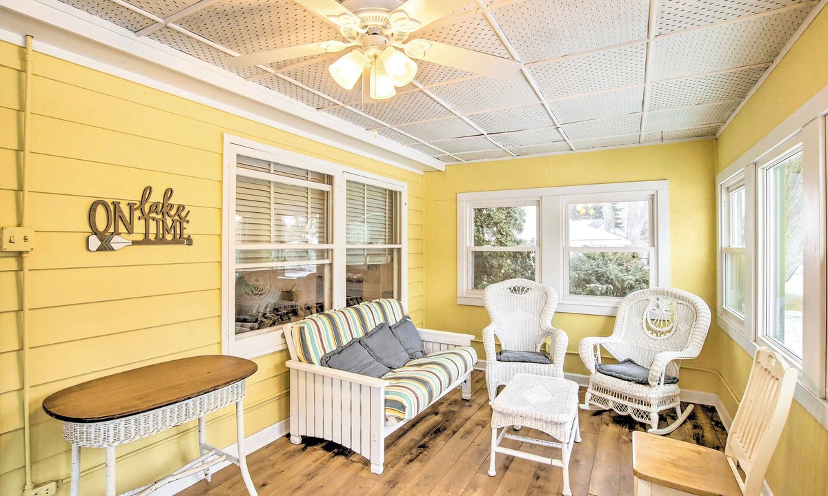Markesan Cottage | Green Lake Vacation Home w/Screened Porch!