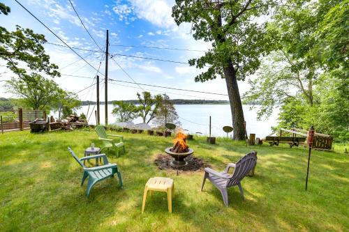 Horton House | Group Retreat on Wolf Lake! Paddle, Fish & BBQ