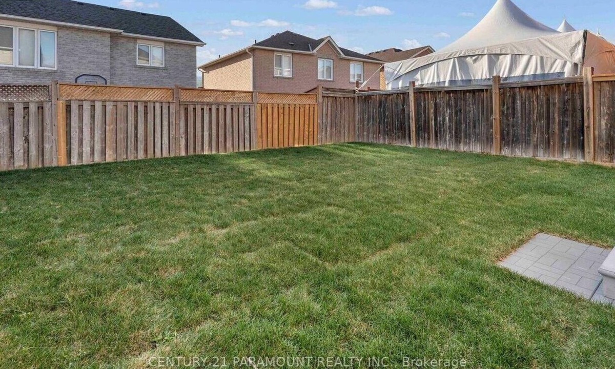Fletchers Creek South House | GTA Get Away, central location, close to highway 407, minutes to Highway 401.