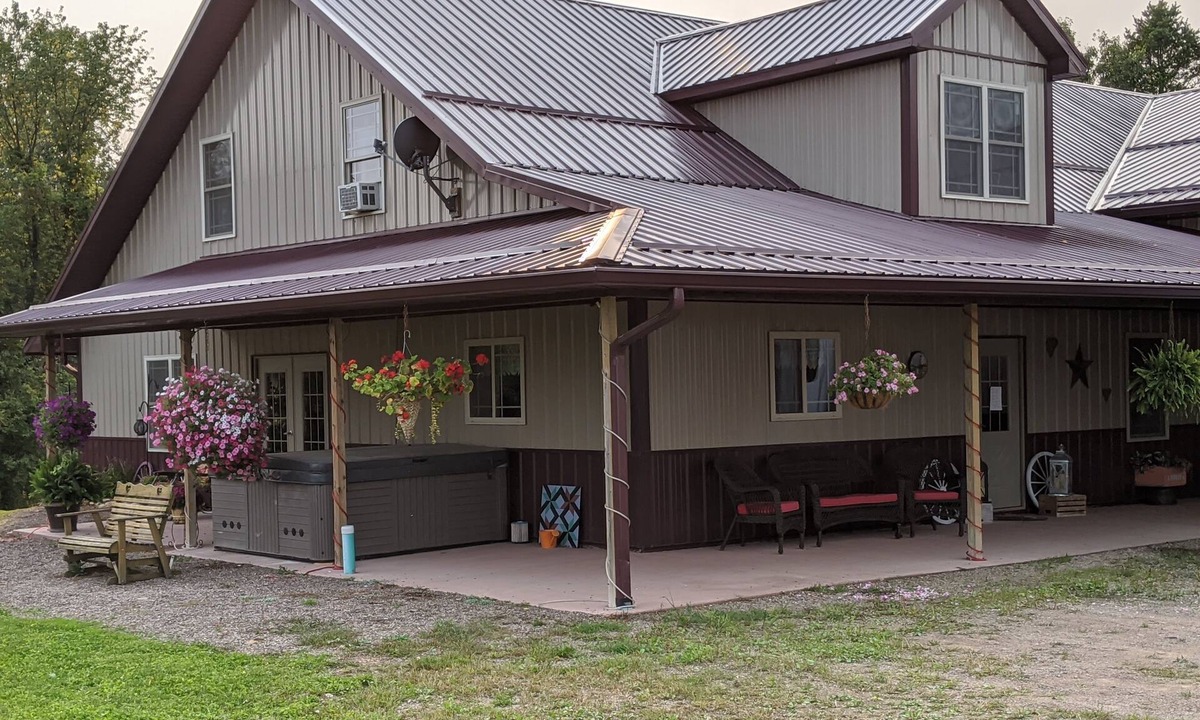 Hixton House | Guesthouse with fresh country air, beautiful views. 25 minutes from Eau Claire.