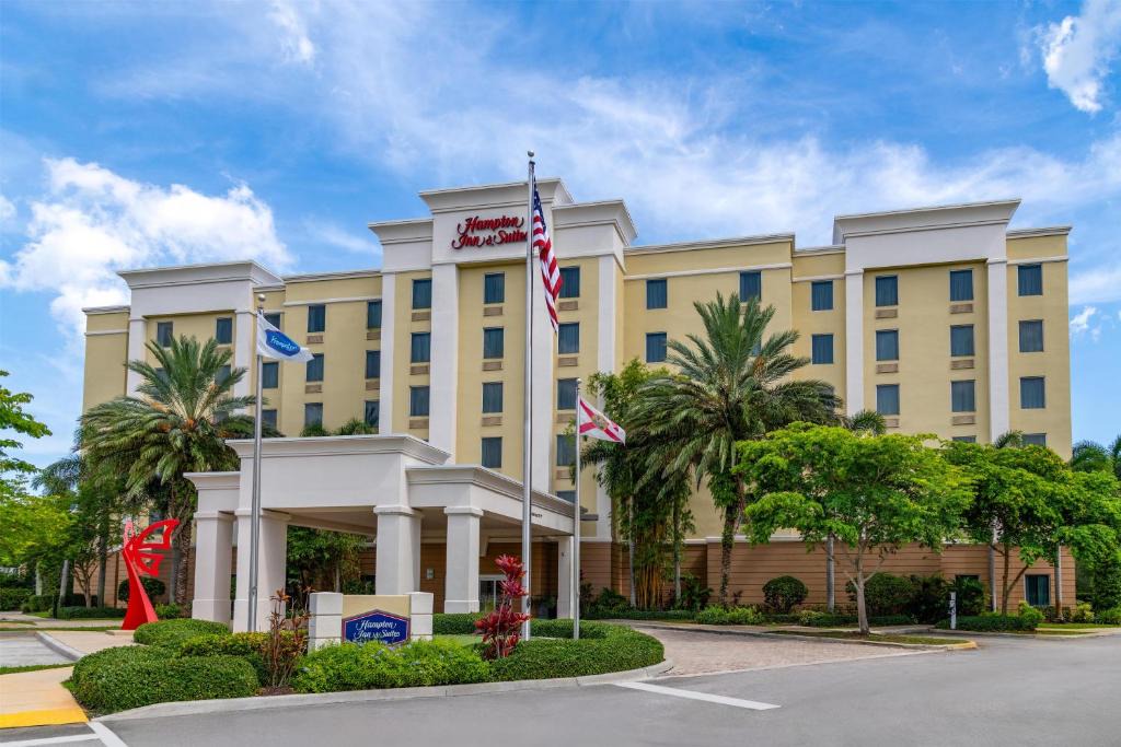 Coconut Creek Hotel | Hampton Inn and Suites Coconut Creek