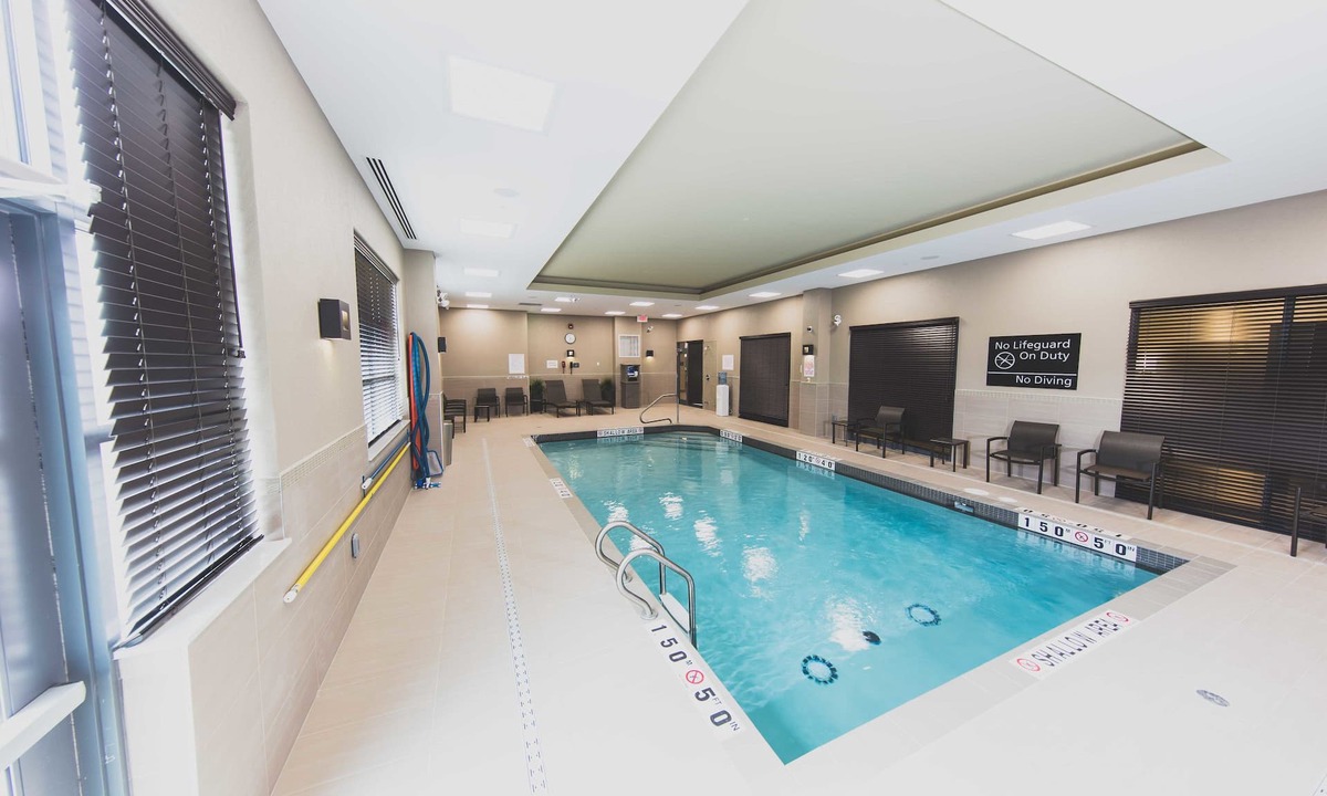 Bolton Hotel | Hampton Inn & Suites by Hilton Bolton