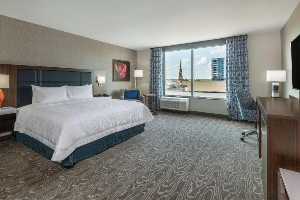 West Central Hotel | Hampton Inn & Suites Fort Wayne Downtown