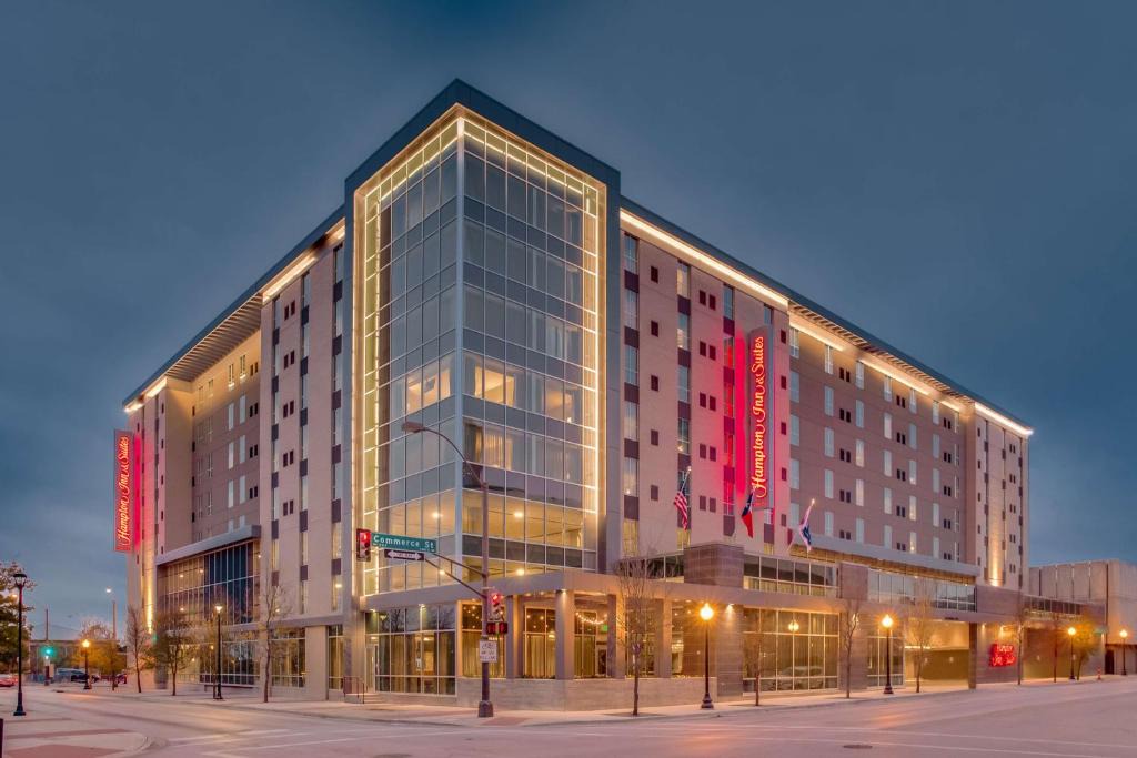 Downtown Fort Worth Hotel | Hampton Inn & Suites Fort Worth Downtown