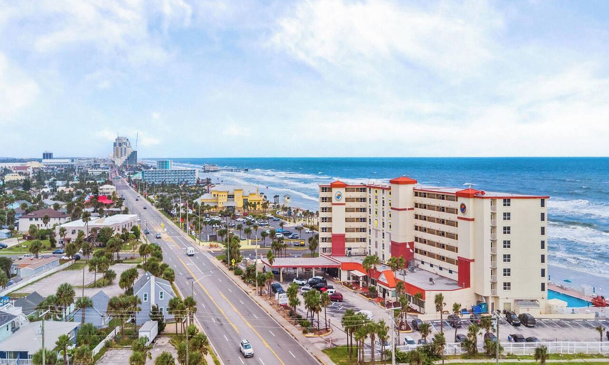 Lenox Park Condo | Harbour Beach Resort 103 | Ground-Floor Poolside Condo