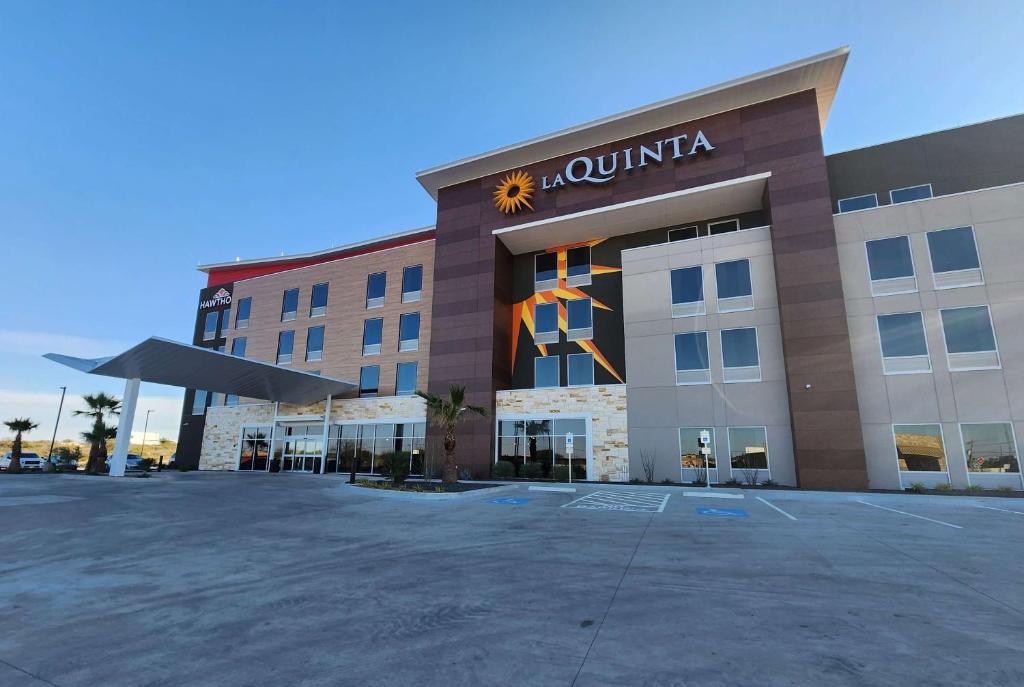 Amistad National Recreational Area Hotel | Hawthorn Extended Stay by Wyndham Del Rio
