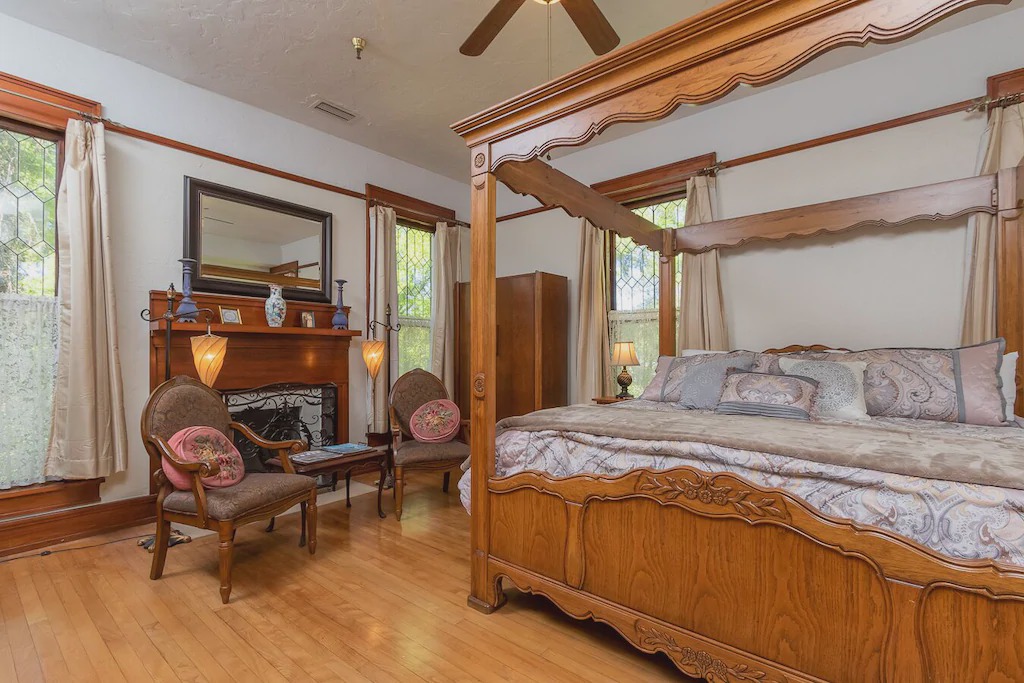 Micanopy Bed & Breakfast | Herlong Mansion Bed and Breakfast Inn - Magnolia Room