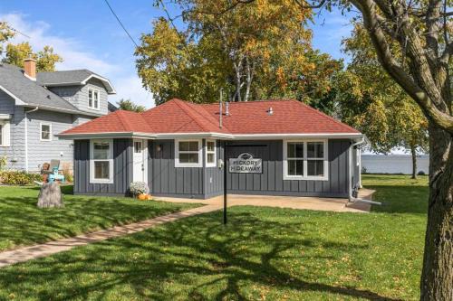 Oshkosh House | Hickory Hideaway Cozy 2-Bedroom Home on Lake Winnebago