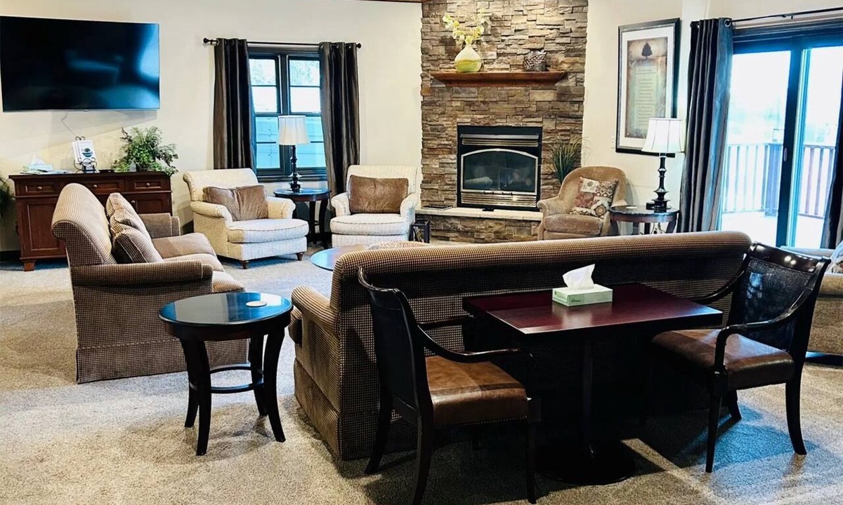 Krakow House | High end 4-bedroom countryside home in Shawano, WI. 2,800 sqft and spacious!