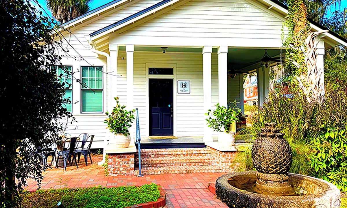 Duckpond House | Historic Duckpond Home Walk to Downtown & UF 3BDR