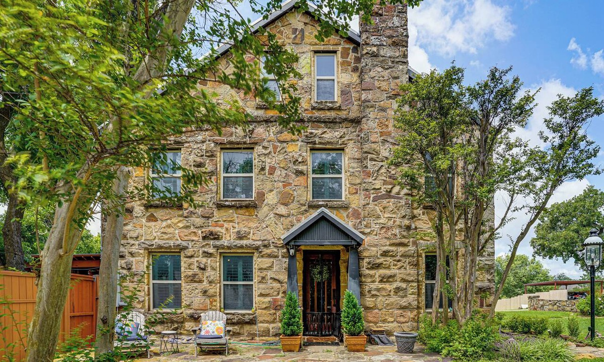 Weatherford House | Historic Weatherford Estate w/Backyard Oasis