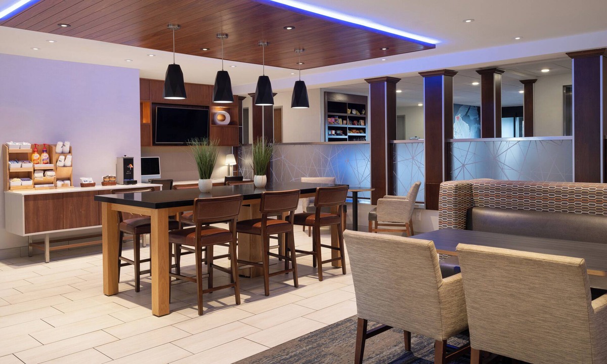 Sheboygan Hotel | Holiday Inn Express Sheboygan-Kohler by IHG