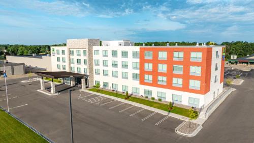 Marinette Hotel | Holiday Inn Express & Suites Marinette by IHG