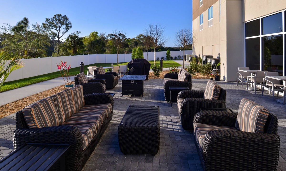 Melbourne Hotel | Holiday Inn Express & Suites West Melbourne by IHG