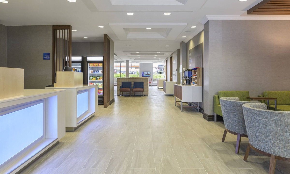 North Bay Hotel | Holiday Inn Express & Suites North Bay by IHG