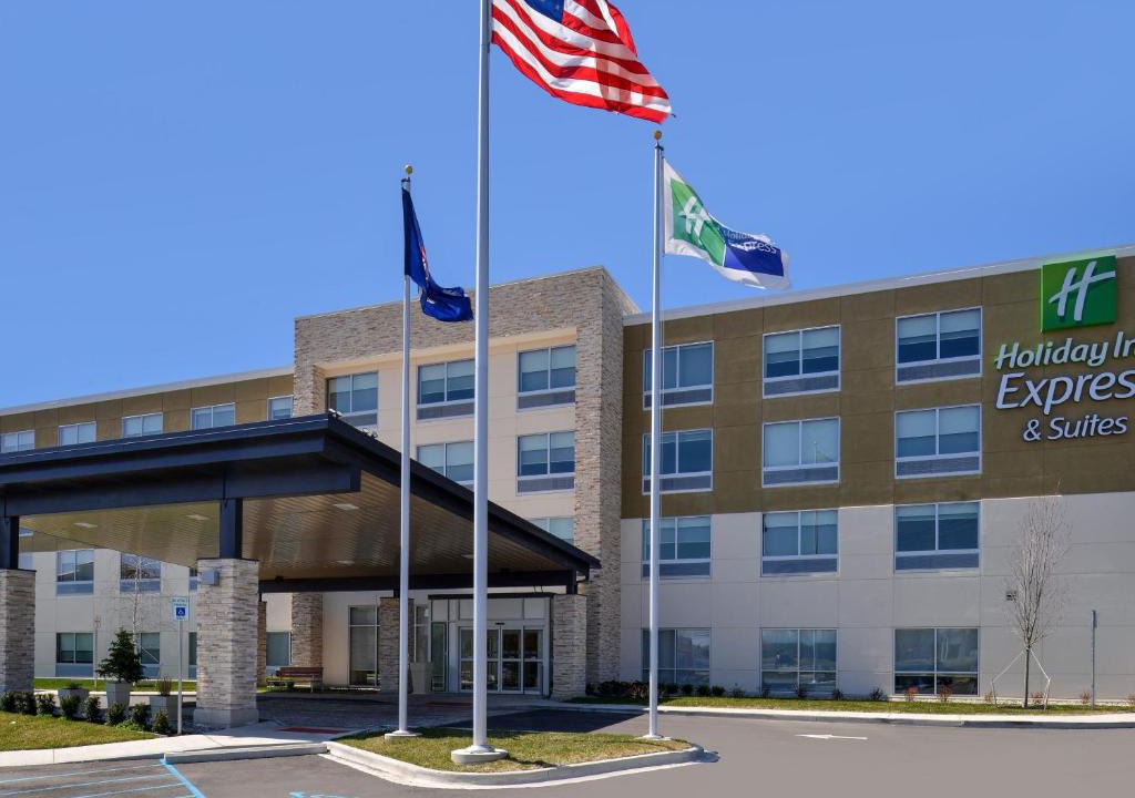 Brighton Hotel | Holiday Inn Express & Suites - Brighton South - US 23 by IHG