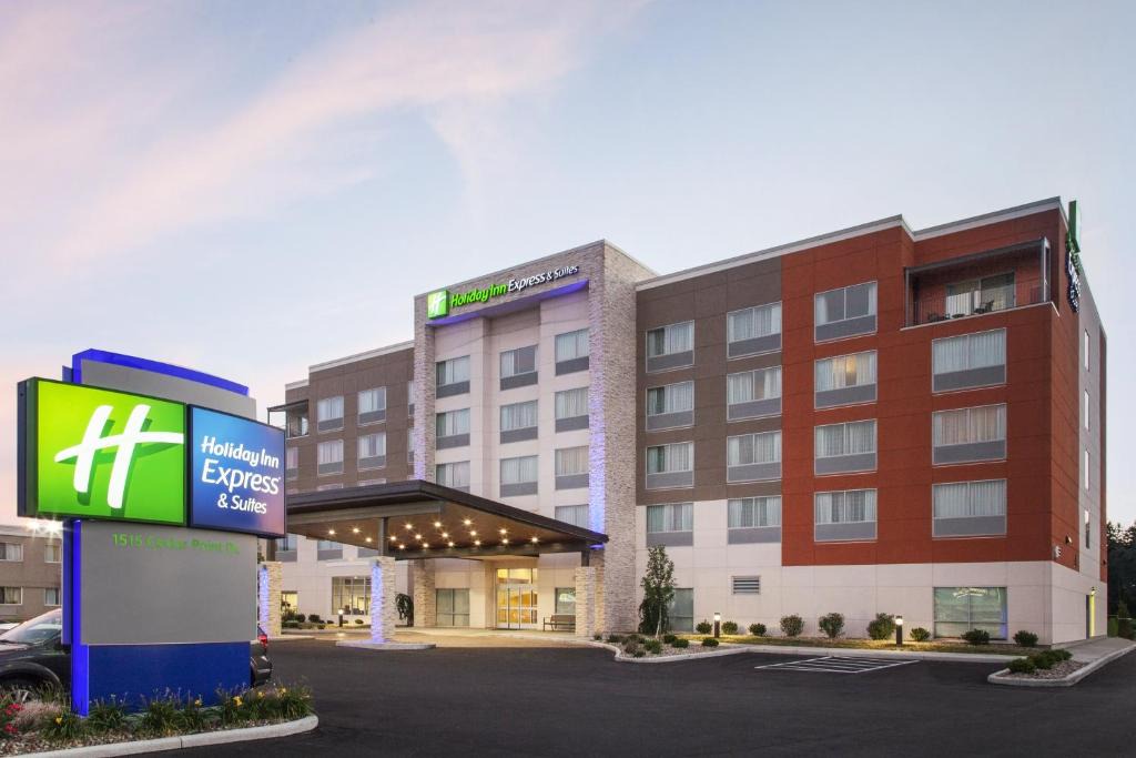 Sandusky Hotel | Holiday Inn Express & Suites Sandusky by IHG