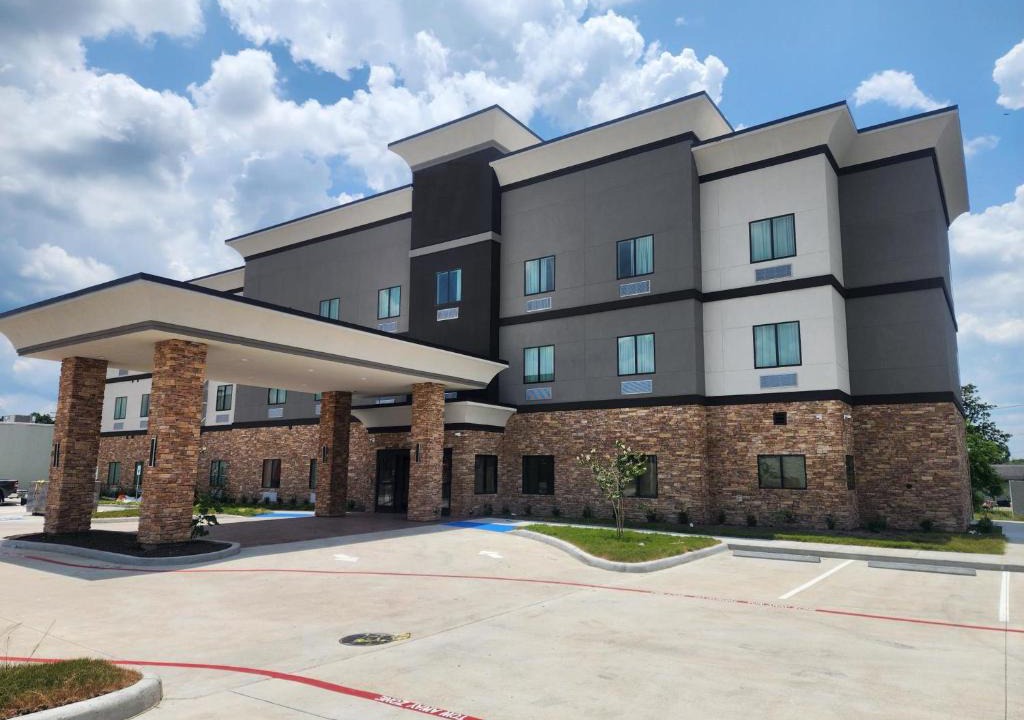Dayton Hotel | Holiday Inn Express & Suites Dayton - Highway 90 by IHG