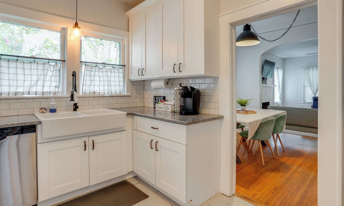 Lakeland Cottage | Home w/Private Yard < 2 Mi to Hollis Garden!