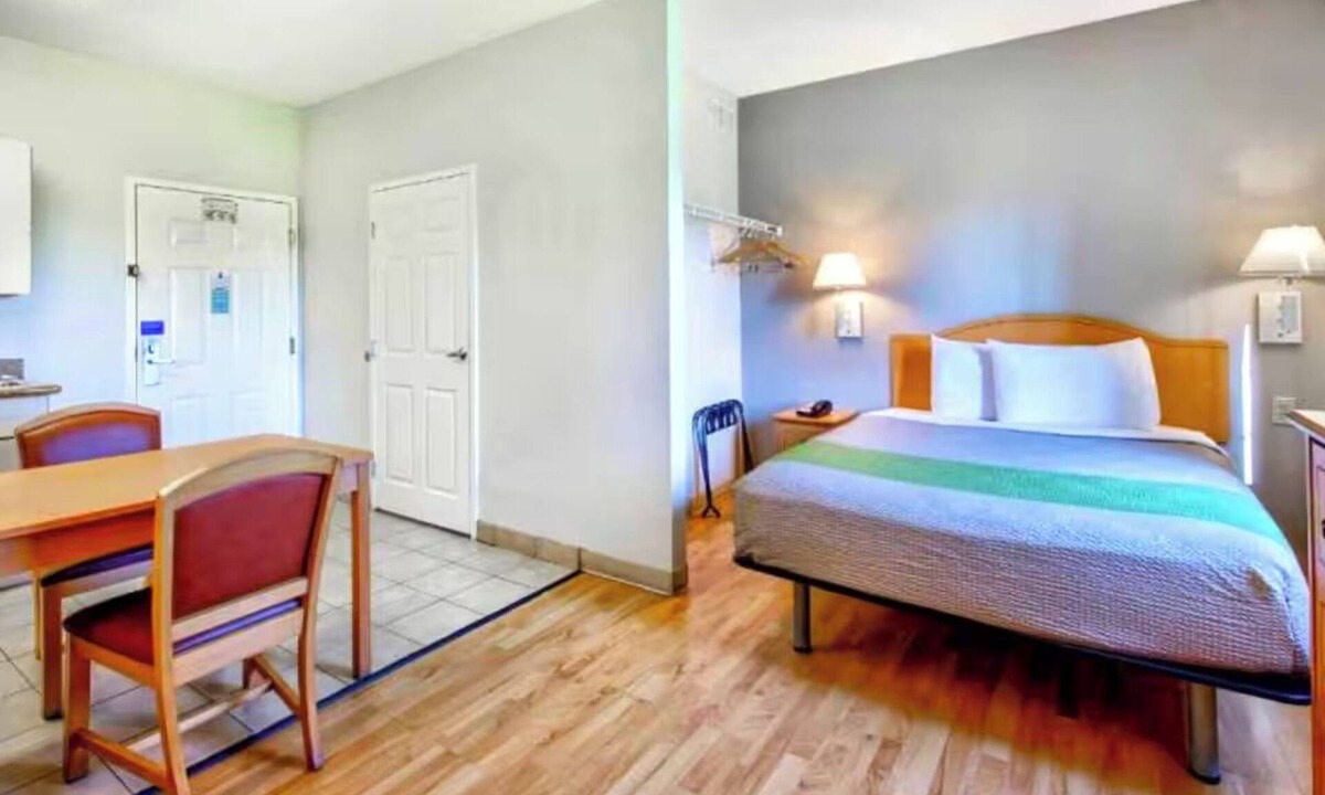 Sulphur Apartment | Homey 2 Full Beds Suite w/Kitchenette