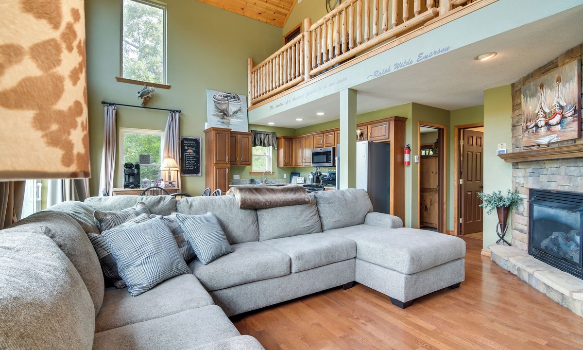 Blue Eye Cottage | Hot Tub & Fire Pit! Lake-view Home in Blue Eye