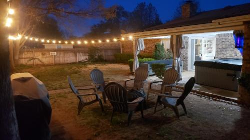 Lubbock House | Hot Tub, Privacy, sleeps 14 & TONS of Space!