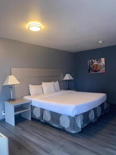 Pines Village Hotel | Hotel 10 Extended Stay
